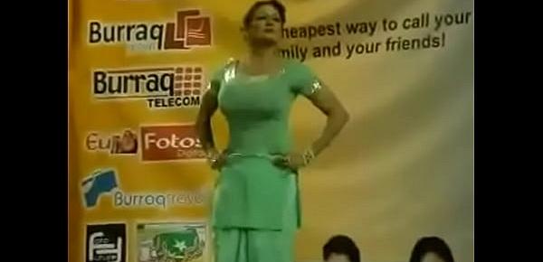  Paki Booby Stage Acctress Saima Khan shaking big boobs on stage